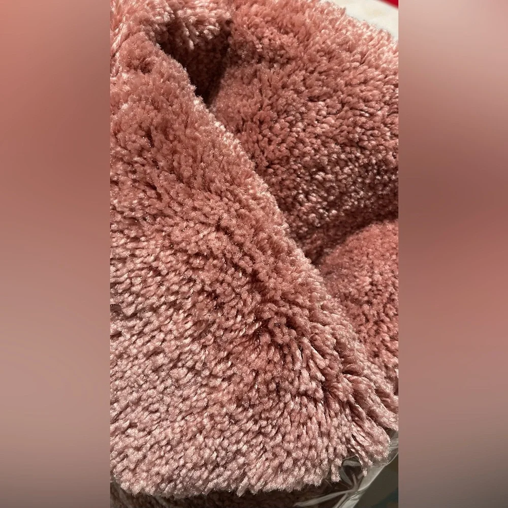 Mohawk Home Bath Rug Luxurious Softness 20”x34” Style: Acclaim Color: Blush NWT